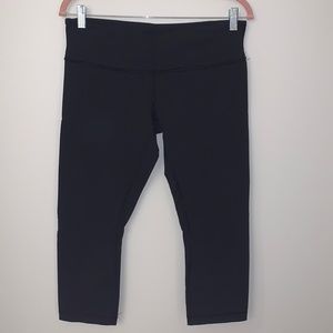 Lululemon - black capris Wonder Under